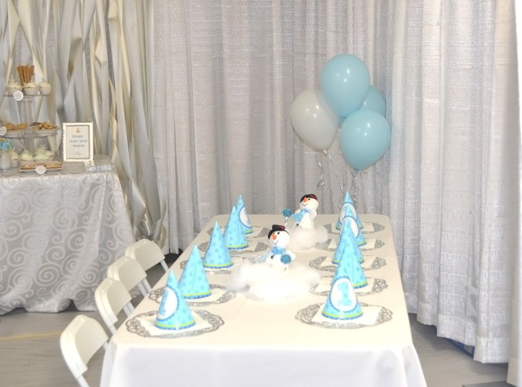 winter birthday party room