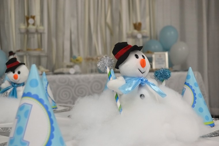 winter wonderland birthday snowman centerpiece