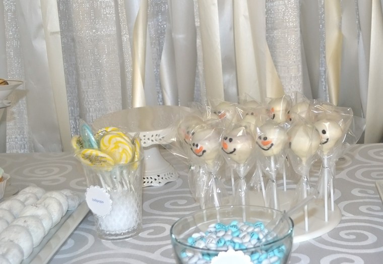 winter wonderland theme snowman cake pops